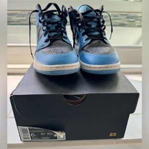 Air Jordan Mid 1 size 6Y